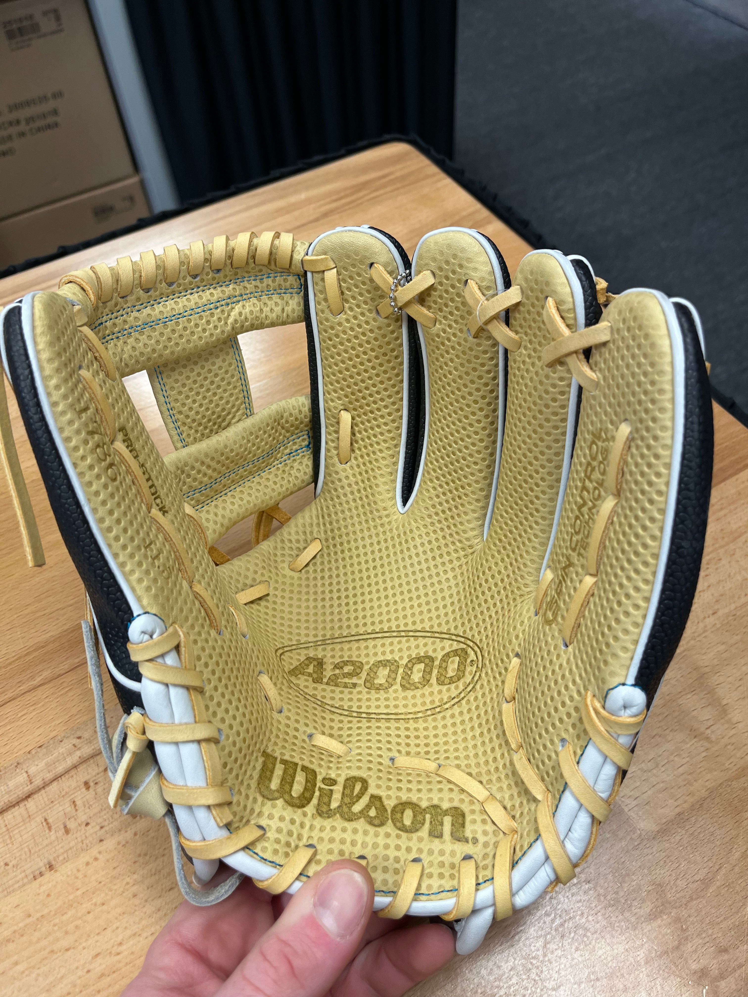 Wilson, WILSON 2023 A2000 SOUTH CENTRAL REGION SM 11.50" GLOVE : WBW101301115