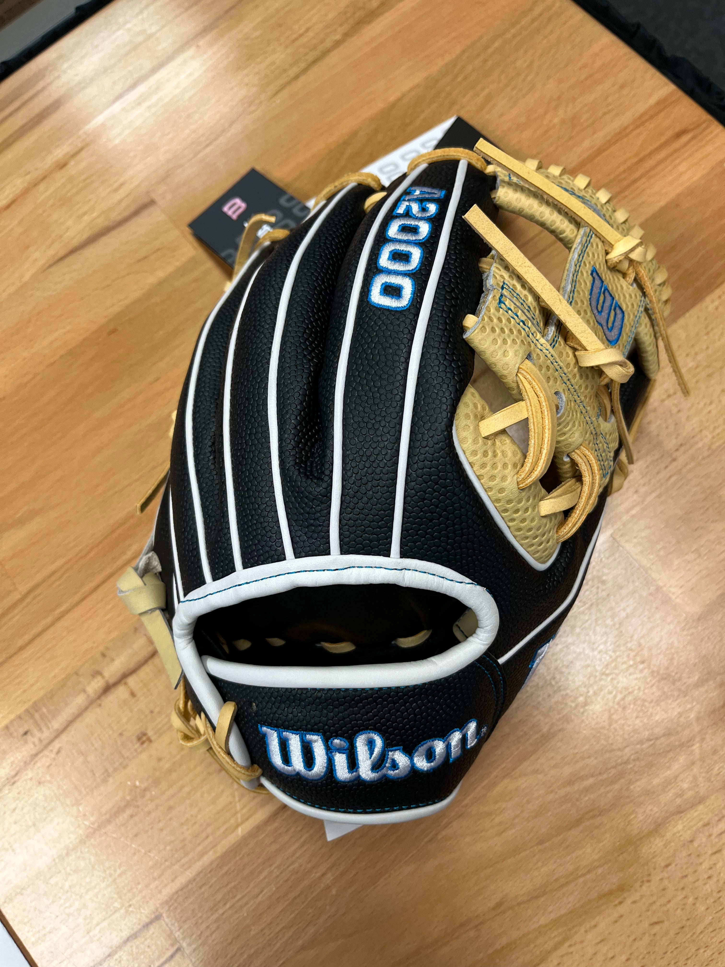 Wilson, WILSON 2023 A2000 SOUTH CENTRAL REGION SM 11.50" GLOVE : WBW101301115